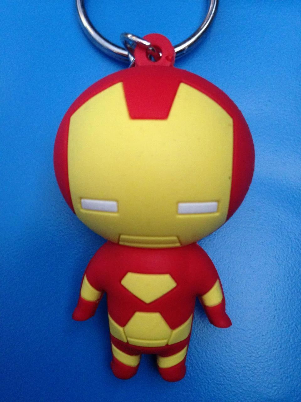 Porte clés disney disneyland paris : Iron Man Avengers Marvel en relief 3D